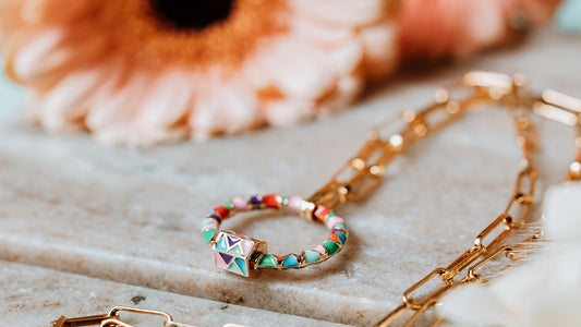 Paperclip chain with enamelled carabiner