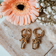 Load image into Gallery viewer, Chunky Link Hoops
