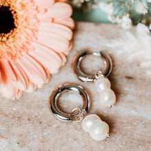 Load image into Gallery viewer, Chunky hoops with peanut pearl
